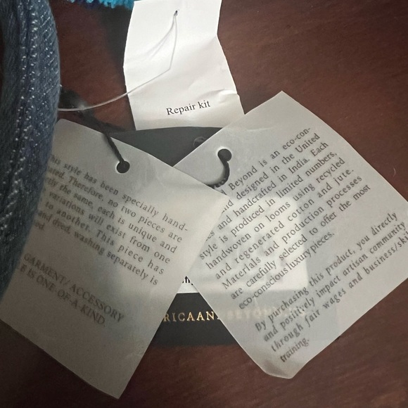 America and Beyond Azure BUTTERFLY BALLET handheld bag colorful - Picture 10 of 11